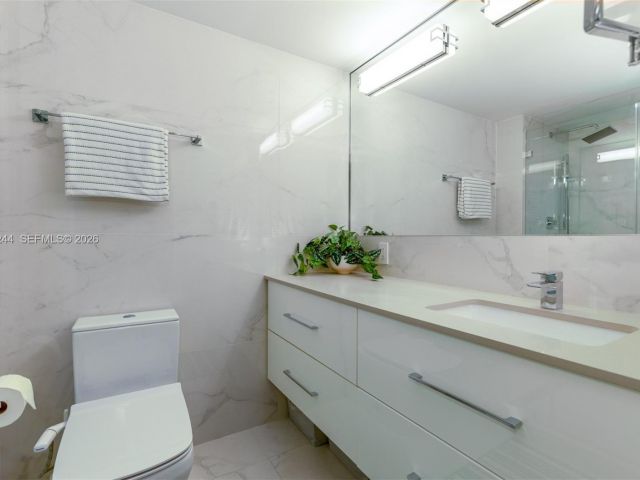 Apartment for rent  Unit #1702 - photo 7511527