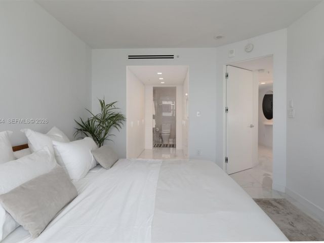 Apartment for rent  Unit #1702 - photo 7511533