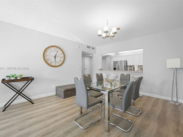 Apartment for rent  Unit #321 - photo 7492063