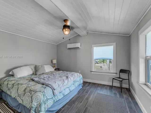 5-bedroom home for sale in Miami - 20076 SW 190th St - MondialRealty