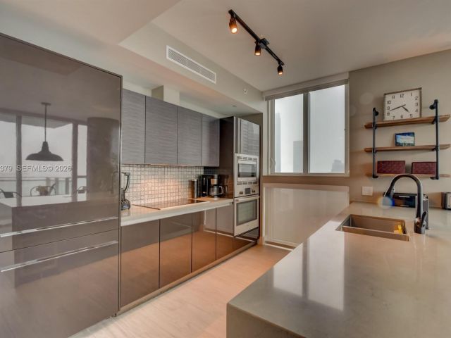 Apartment for rent  Unit #4101 - photo 7453690