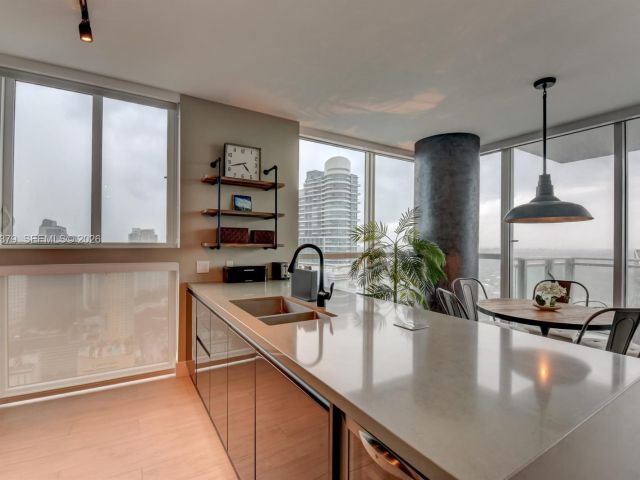 Apartment for rent  Unit #4101 - photo 7453696