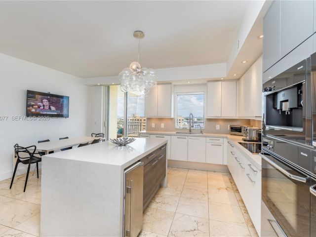 Apartment for sale  Unit #1005 - photo 7491856