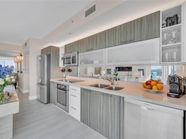 Apartment for rent  Unit #1007 - photo 7502993