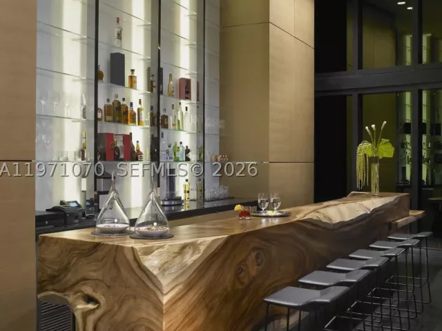 3-bedroom condo for sale in Sunny Isles Beach - 18555 Collins Ave 5003 - MondialRealty