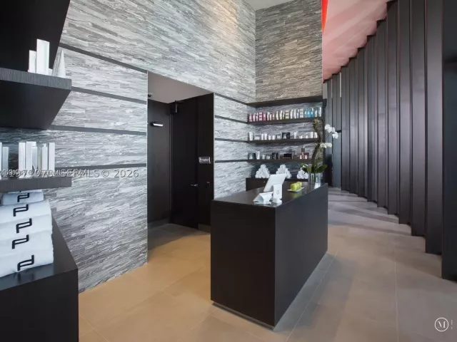 3-bedroom condo for sale in Sunny Isles Beach - 18555 Collins Ave 5003 - MondialRealty