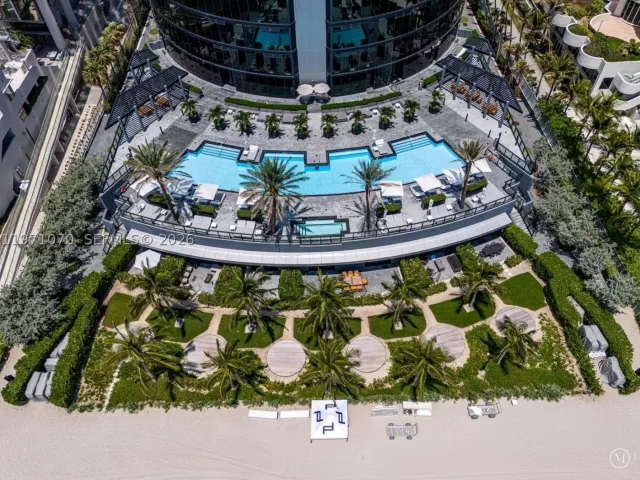 3-bedroom condo for sale in Sunny Isles Beach - 18555 Collins Ave 5003 - MondialRealty