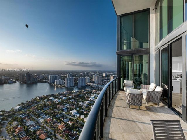 Apartment for sale  Unit #5003 - photo 7494337