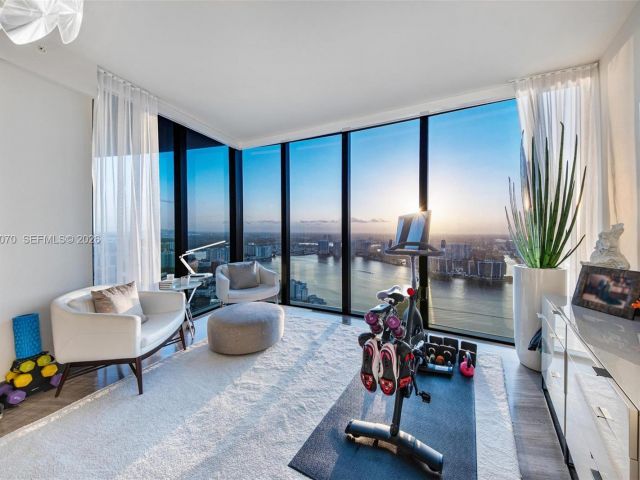 Apartment for sale  Unit #5003 - photo 7494345