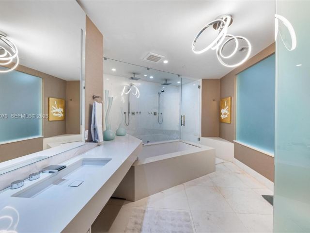 Apartment for sale  Unit #5003 - photo 7494352