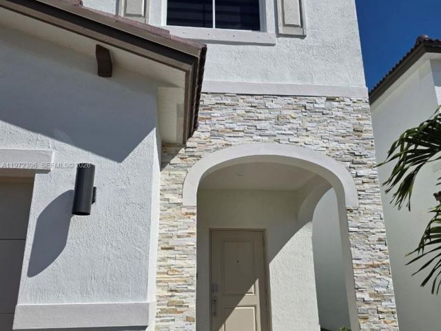 Home for rent at 2741 SE 24TH COURT - photo 7492890