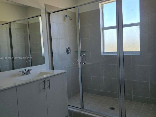 Home for rent at 2741 SE 24TH COURT - photo 7492900