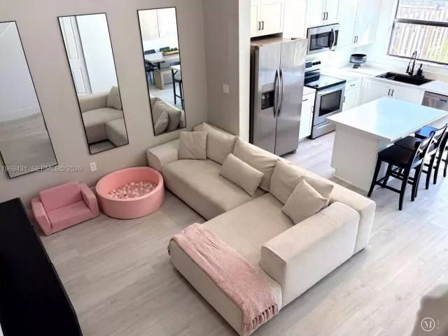 3-bedroom home for sale in Miami - 14724 SW 181st Ter - MondialRealty