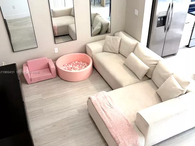 3-bedroom home for sale in Miami - 14724 SW 181st Ter - MondialRealty