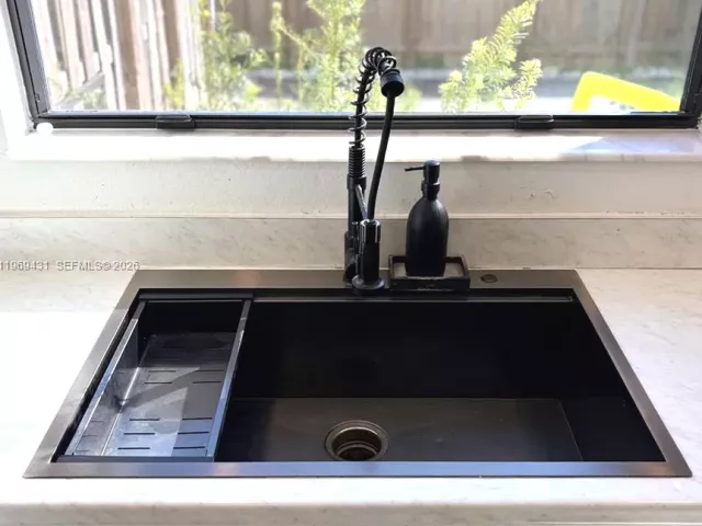 3-bedroom home for sale in Miami - 14724 SW 181st Ter - MondialRealty