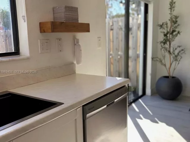 3-bedroom home for sale in Miami - 14724 SW 181st Ter - MondialRealty