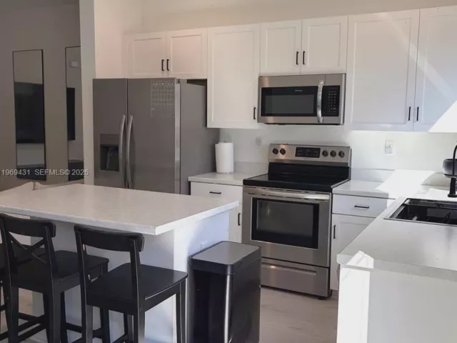 3-bedroom home for sale in Miami - 14724 SW 181st Ter - MondialRealty