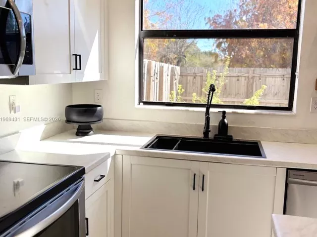 3-bedroom home for sale in Miami - 14724 SW 181st Ter - MondialRealty