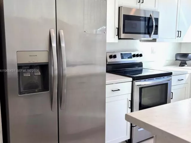 3-bedroom home for sale in Miami - 14724 SW 181st Ter - MondialRealty