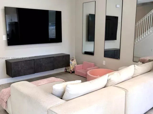 3-bedroom home for sale in Miami - 14724 SW 181st Ter - MondialRealty