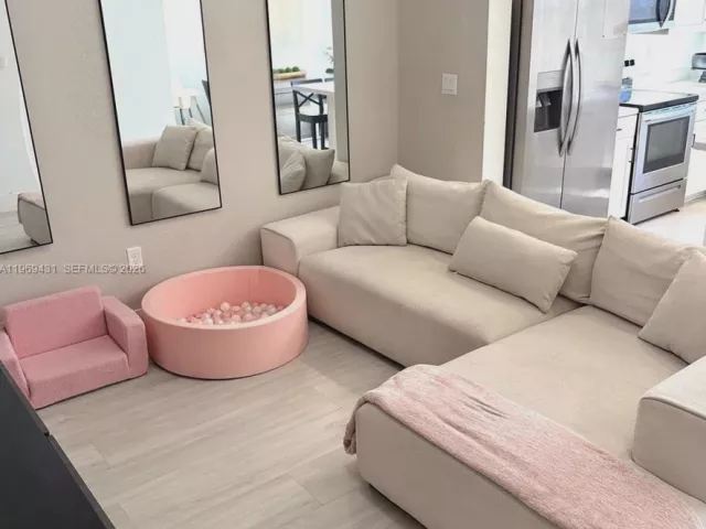 3-bedroom home for sale in Miami - 14724 SW 181st Ter - MondialRealty