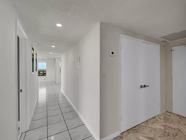3-bedroom condo for sale in Fort Lauderdale - 3700 Galt Ocean Drive 1215 - MondialRealty