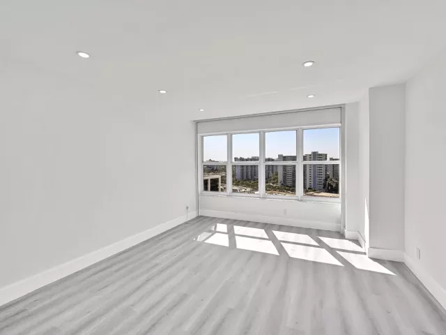 3-bedroom condo for sale in Fort Lauderdale - 3700 Galt Ocean Drive 1215 - MondialRealty
