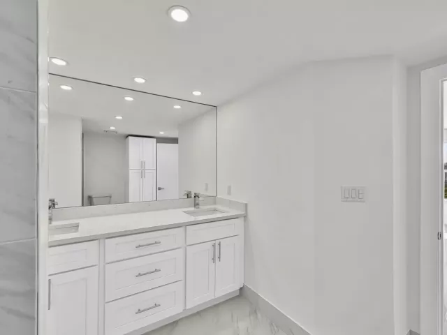 3-bedroom condo for sale in Fort Lauderdale - 3700 Galt Ocean Drive 1215 - MondialRealty