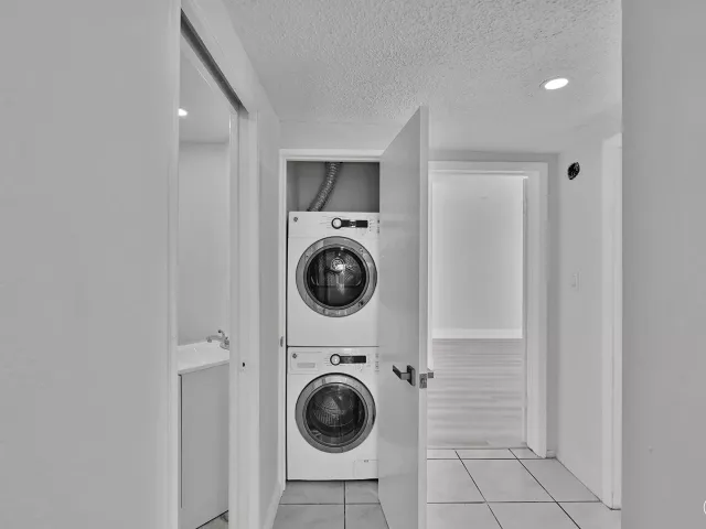 3-bedroom condo for sale in Fort Lauderdale - 3700 Galt Ocean Drive 1215 - MondialRealty