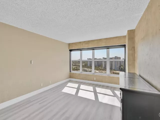 3-bedroom condo for sale in Fort Lauderdale - 3700 Galt Ocean Drive 1215 - MondialRealty