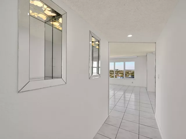 3-bedroom condo for sale in Fort Lauderdale - 3700 Galt Ocean Drive 1215 - MondialRealty