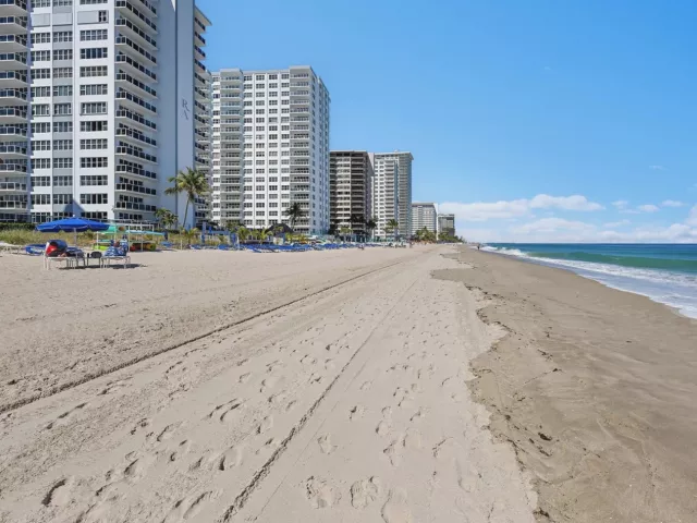 3-bedroom condo for sale in Fort Lauderdale - 3700 Galt Ocean Drive 1215 - MondialRealty