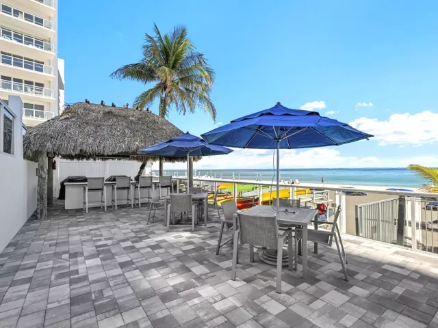 3-bedroom condo for sale in Fort Lauderdale - 3700 Galt Ocean Drive 1215 - MondialRealty