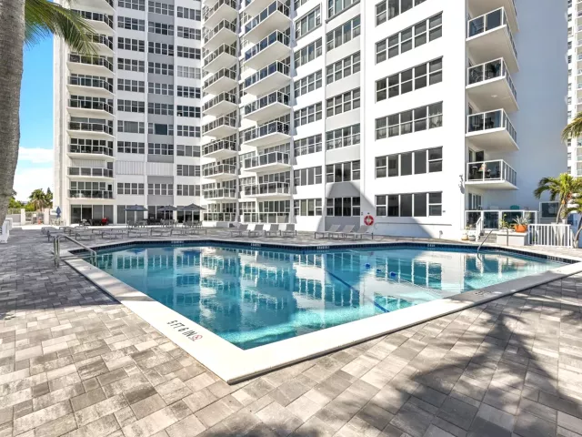 3-bedroom condo for sale in Fort Lauderdale - 3700 Galt Ocean Drive 1215 - MondialRealty