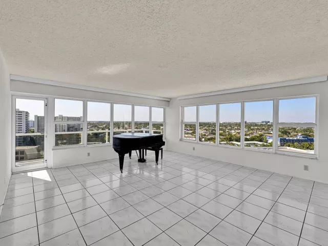 3-bedroom condo for sale in Fort Lauderdale - 3700 Galt Ocean Drive 1215 - MondialRealty