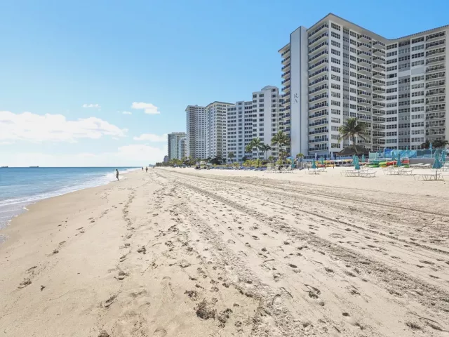 3-bedroom condo for sale in Fort Lauderdale - 3700 Galt Ocean Drive 1215 - MondialRealty