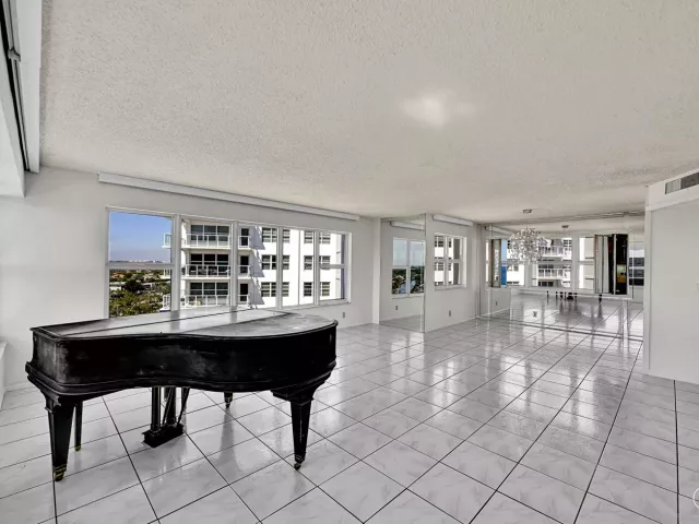 3-bedroom condo for sale in Fort Lauderdale - 3700 Galt Ocean Drive 1215 - MondialRealty