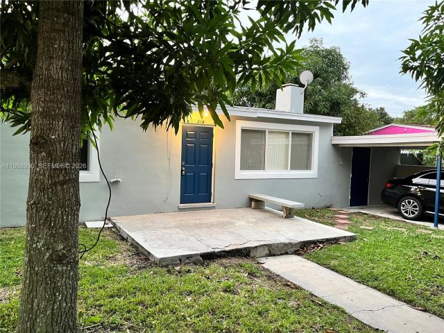 3-bedroom home for rent in West Palm Beach - 816 Beech Rd - MondialRealty