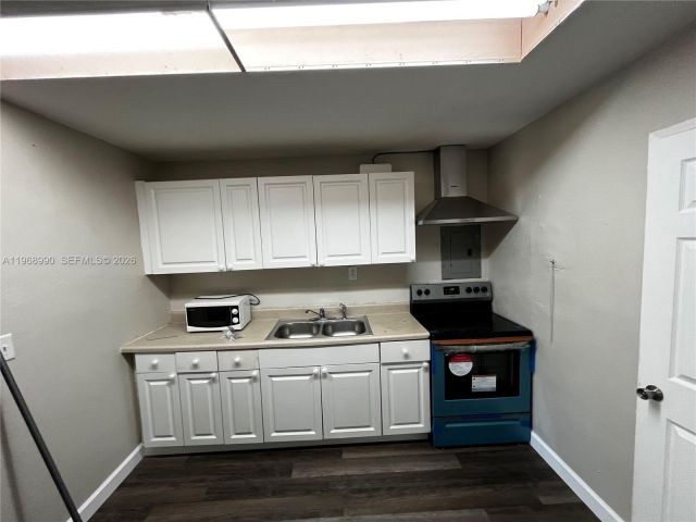 3-bedroom home for rent in West Palm Beach - 816 Beech Rd - MondialRealty