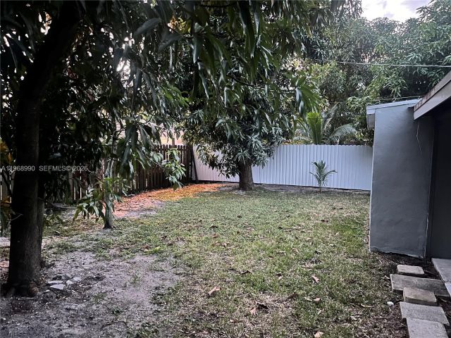 3-bedroom home for rent in West Palm Beach - 816 Beech Rd - MondialRealty