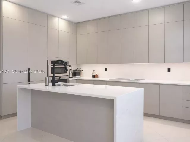 3-bedroom home for rent in Miami - 829 NE 191st St - MondialRealty