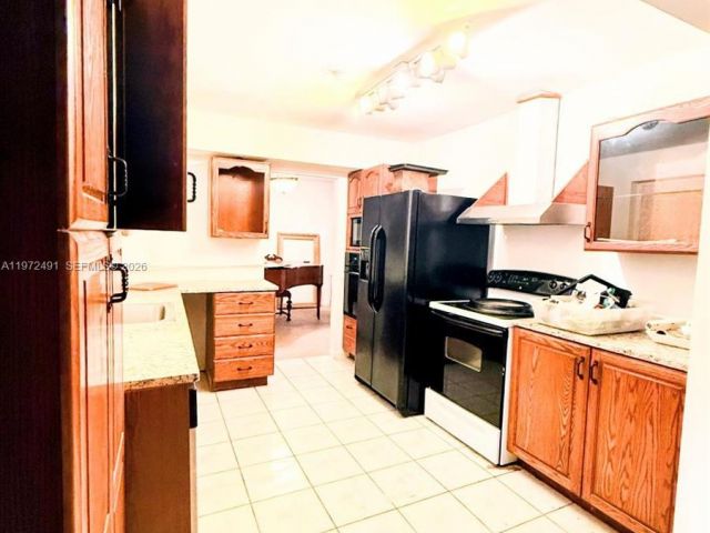 Home for rent at 766 NW 24th Ave - photo 7476268