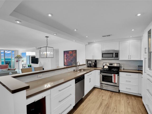 Apartment for rent  Unit #604 - photo 7502284