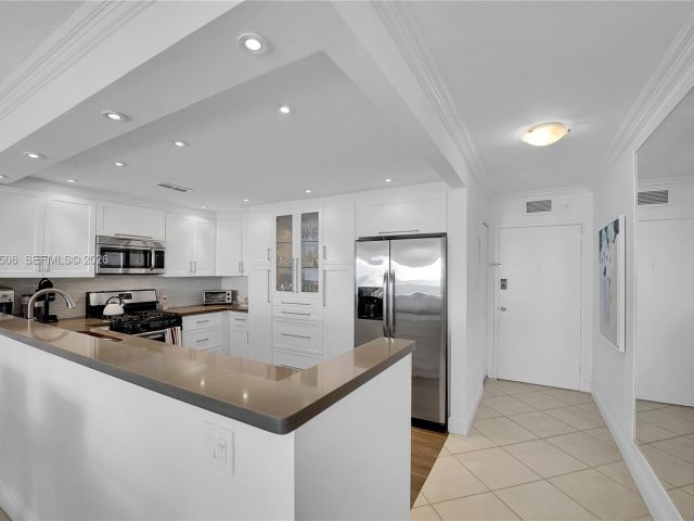 Apartment for rent  Unit #604 - photo 7502287