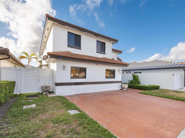 Home for sale at 1140 SW 85th Ct - photo 7524553