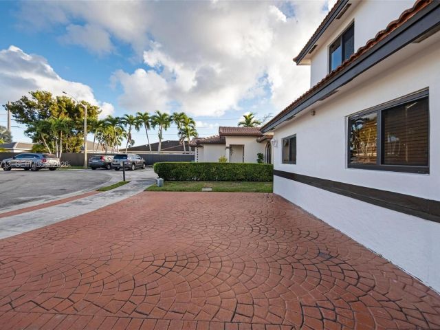 Home for sale at 1140 SW 85th Ct - photo 7524556