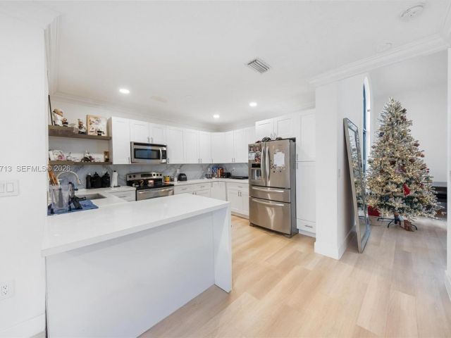 Home for sale at 1140 SW 85th Ct - photo 7524568