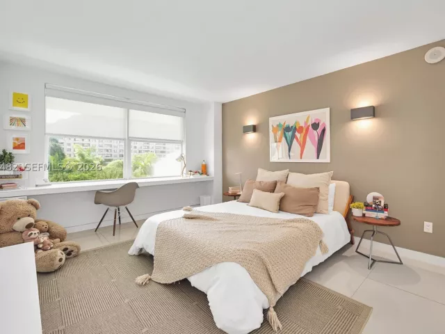 4-bedroom condo for sale in Key Biscayne - 199 Ocean Lane Dr 401 - MondialRealty