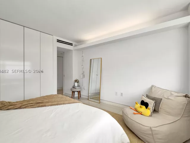 4-bedroom condo for sale in Key Biscayne - 199 Ocean Lane Dr 401 - MondialRealty
