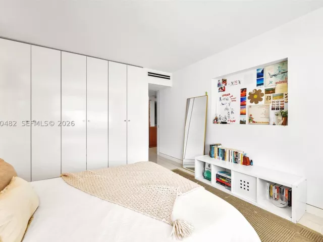 4-bedroom condo for sale in Key Biscayne - 199 Ocean Lane Dr 401 - MondialRealty